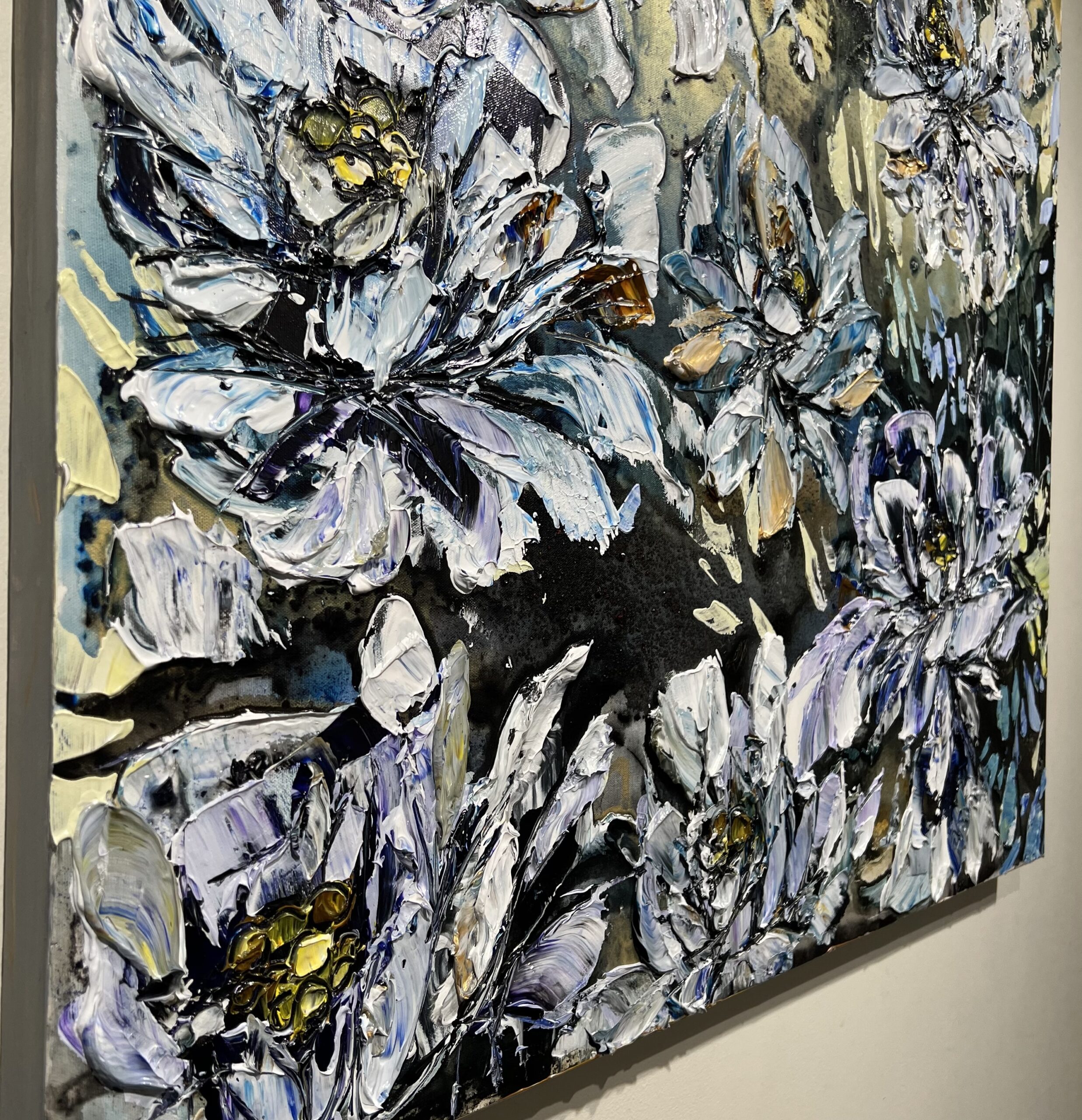 Maya Eventov Floral White Spectrum 36x36 Detail1